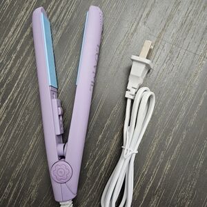 LUVME Hair Straightener Mini. Portable, Light, Compact. Use To Straighten/ Curl